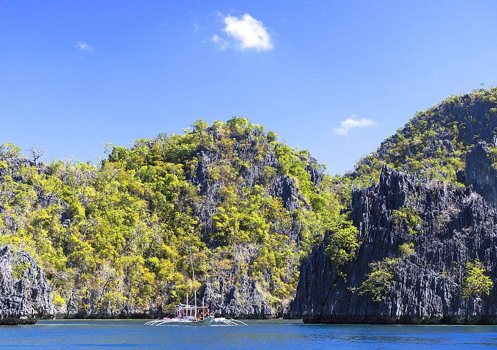 Bangka at Kayangan Lake, Coron, Palawan, Philippines, Southeast Asia, Asia