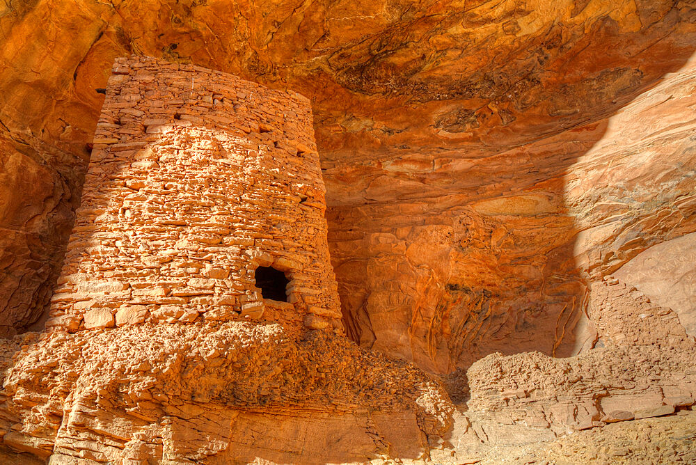 Tower Ruins, Ancestral Pueblo, up to 1000 years old, Coomb Ridge area, Utah, United States of America, North America