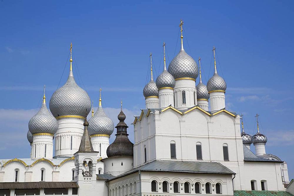 Resurrection of Christ Gate Church, Assumption Cathedral in the background, Rostov Veliky, Golden Ring, Yaroslavl Oblast, Russia, Europe