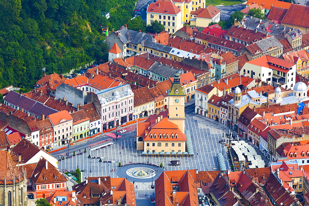 Piata Sfatului (Council Square), Brasov, Transylvania Region, Romania, Europe