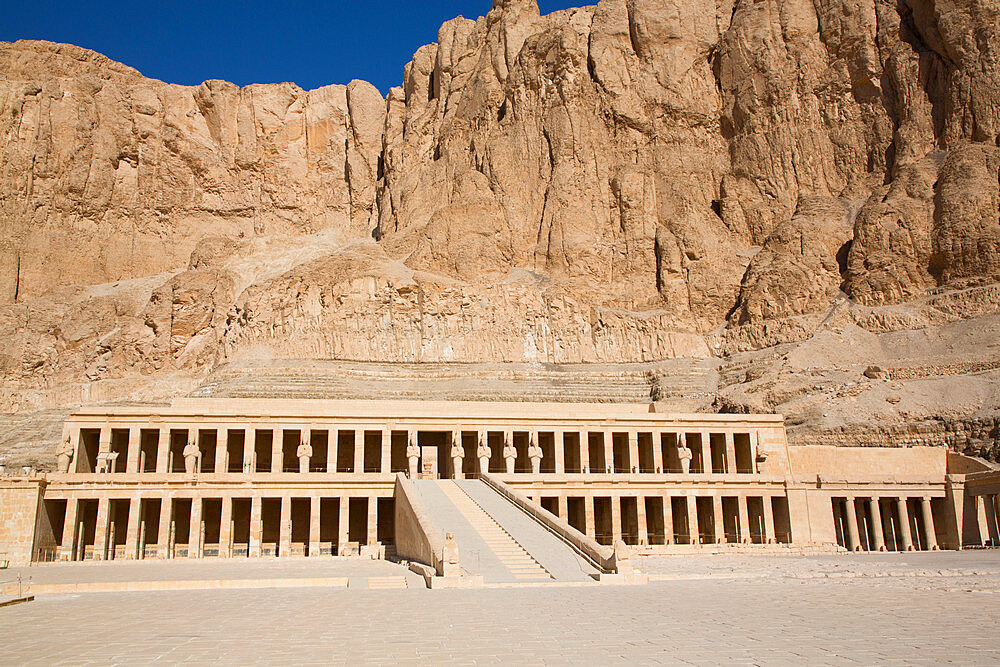 Overview, Hatshepsut Mortuary Temple (Deir el-Bahri), UNESCO World Heritage Site, Theban Necropolis, Luxor, Thebes, Egypt, North Africa, Africa