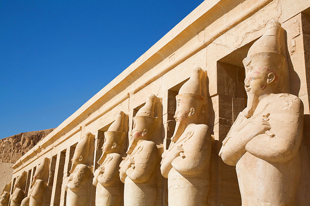 Statues of Queen Hatshepsut, Hatshepsut Mortuary Temple (Deir el-Bahri), UNESCO World Heritage Site, Luxor, Thebes, Egypt, North Africa, Africa