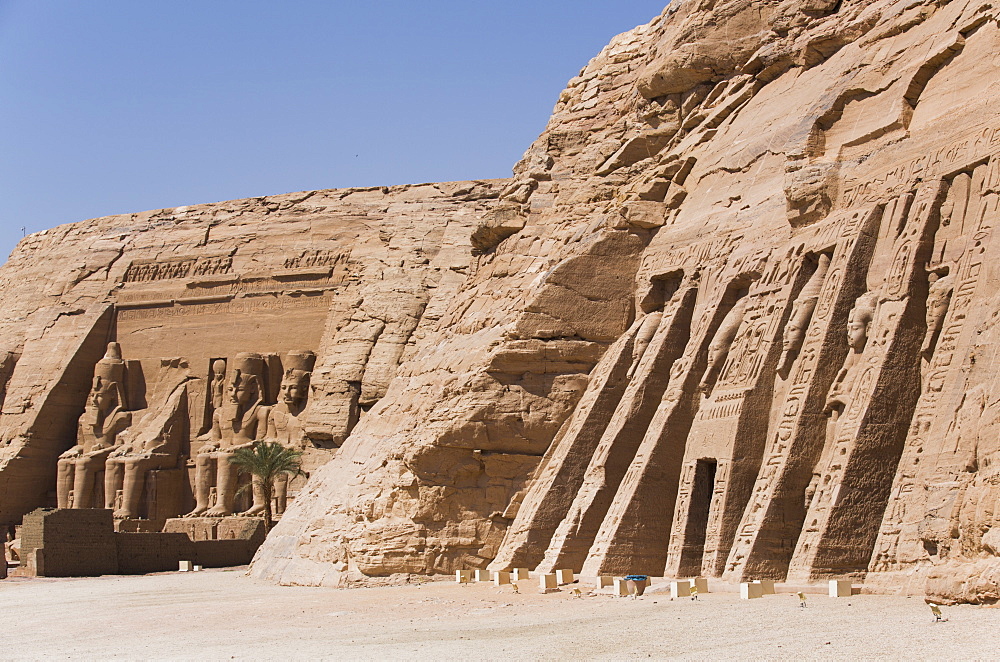 Temple of Hathor and Nefertari on right, Temple of Ramses II on the left, UNESCO World Heritage Site, Abu Simbel, Nubia, Egypt, North Africa, Africa