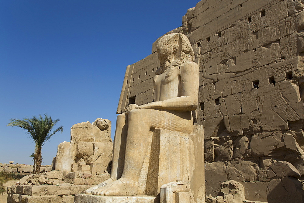 Colossus of Tuthmosis III, Eighth Karnak Temple Complex, UNESCO World Heritage Site, Luxor, Thebes, Egypt, North Africa, Africa