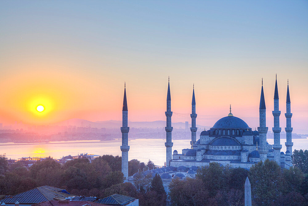 Sunrise, Blue Mosque (Sultan Ahmed Mosque), founded 1609, UNESCO World Heritage Site, Istanbul, Turkey, Europe