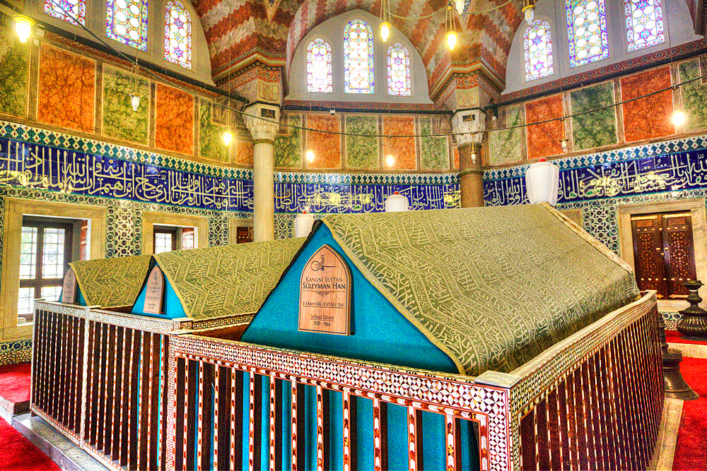 Mausoleum of Sultan Suleyman, Suleymaniye Mosque, founded 1550, UNESCO World Heritage Site, Istanbul, Turkey, Europe