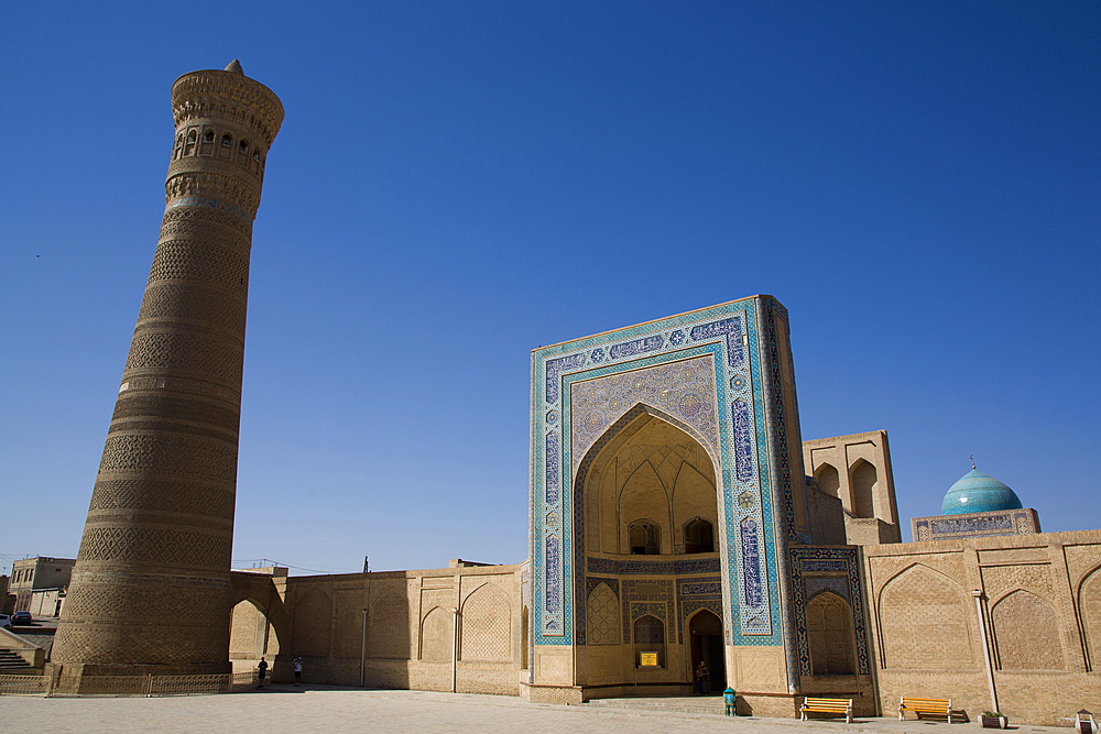 Kalyon Minar (Great Minaret), Kalyon Mosque (background), Poi Kalyon Square, Buhkara, Uzbekistan