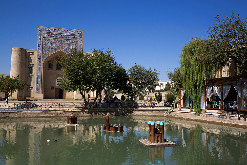 Lyabi Khauz Lake, Nodir Devonbegi Tekke (background), Buhkara, Uzbekistan