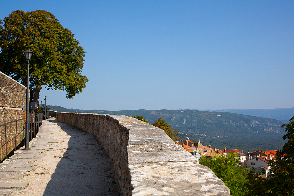 Walkway, Top of 13th century City Wall, Motovun, Central Istria, Croatia, Europe