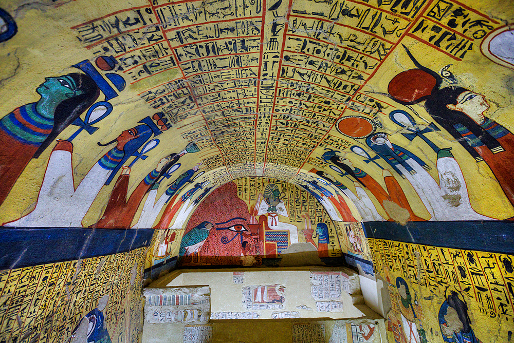 Eye of God Horus with Pharaoh at far end, Tomb of Pashedu, TT3, Deir el-Medina Tombs (Worker Tombs), Thebes, UNESCO World Heritage Site, Luxor, Egypt, North Africa, Africa