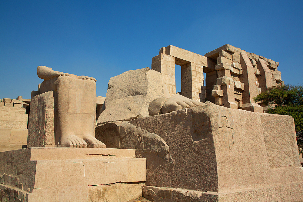 Lower Section, Colossus of Ramesses II, Ramesseum, Memorial Temple of Pharaoh Ramesses II, 13th century BC, Ancient Thebes, UNESCO World Heritage Site, Luxor, Egypt, North Africa, Africa