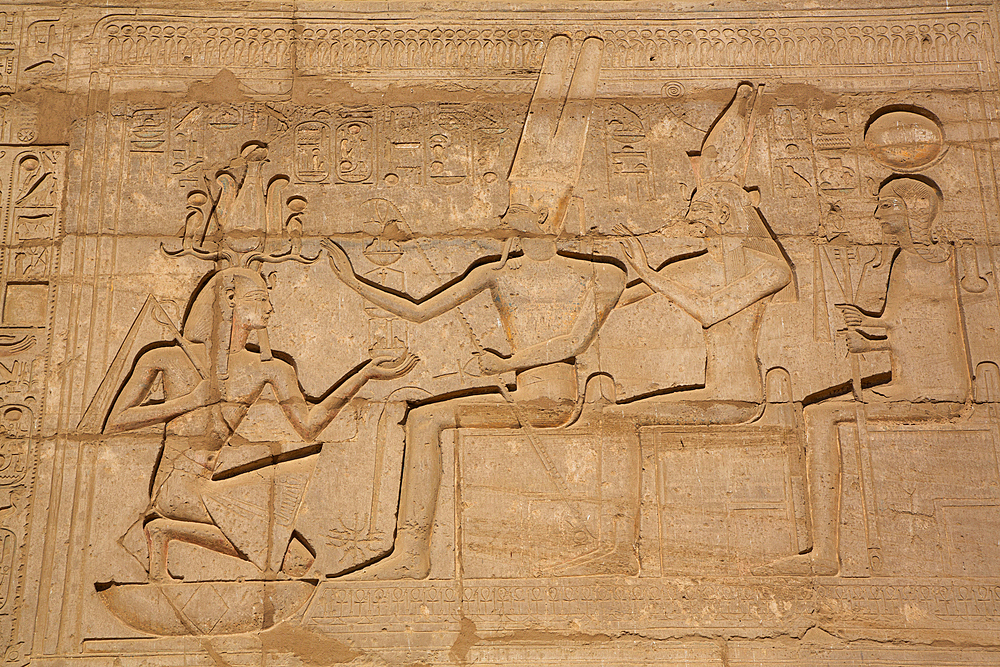 Pharaoh on left, God Atum in center, Reliefs, Ramesseum, Memorial Temple of Pharaoh Ramesses II, 13th century BC, Ancient Thebes, UNESCO World Heritage Site, Luxor, Egypt, North Africa, Africa