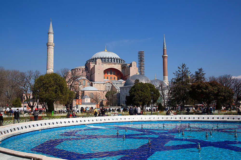 Hagia Sophia Grand Mosque, 537 AD, Sultanahmet Square Fountain in foreground, UNESCO World Heritage Site, Sultanahmet, Istanbul, Turkey, Europe