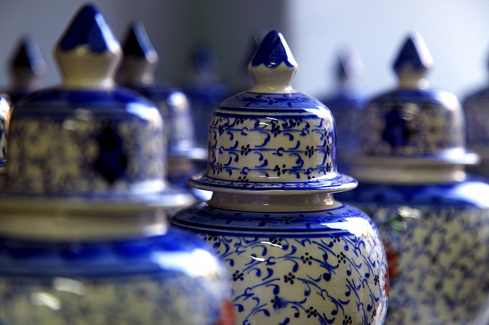 Traditional Turkish vases on display in a market stall in the old city of Antayla, Anatolia, Turkey, Asia Minor, Eurasia