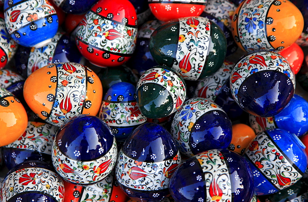 Traditional Turkish decorative pottery on display in a market stall in the old city of Antayla, Anatolia, Turkey, Asia Minor, Eurasia