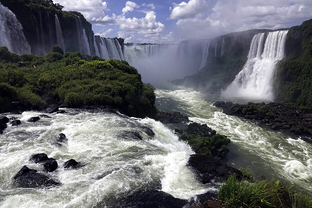 The Falls at Foz do Iguacu, Iguacu National Park, UNESCO World Heritage Site, Brazil, South America