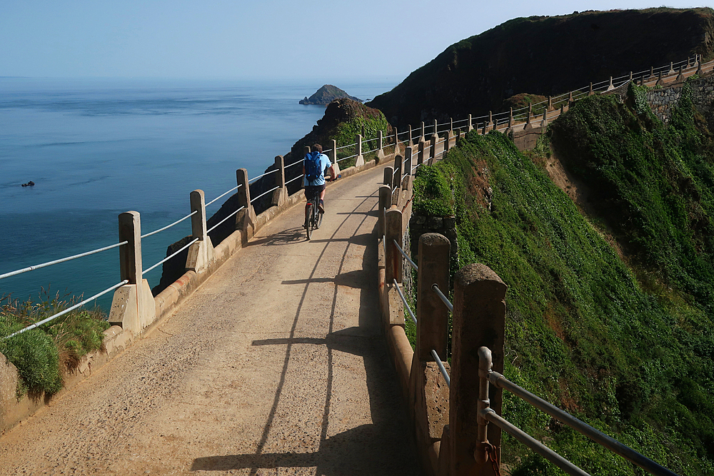 La Coupée, the causeway which joins big and little Sark, Sark, Channel Islands