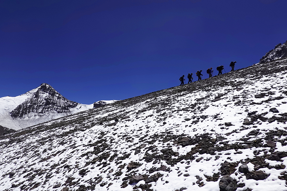 Climbers ascending Aconcagua, 6961 metres, the highest mountain in the Americas and one of the Seven Summits, Andes, Argentina, South America