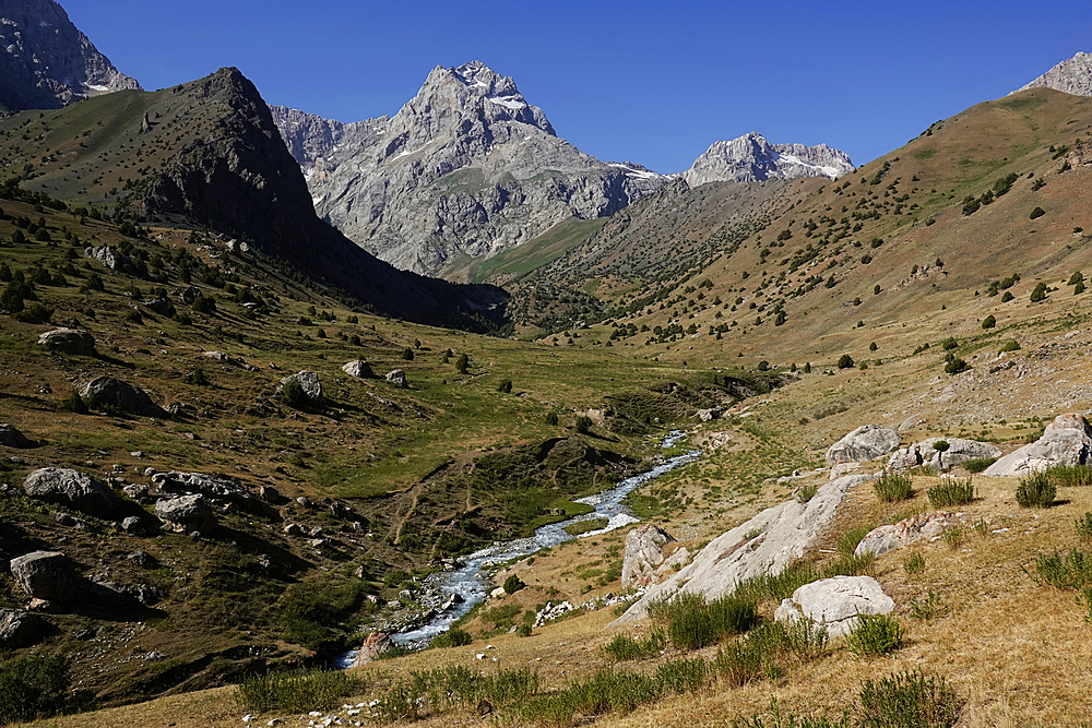 The remote and spectacular Fann Mountains, part of the western Pamir-Alay, Tajikistan, Central Asia, Asia