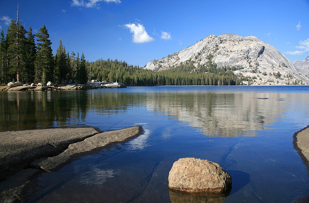 Looking east across Tenaya Lake in the heart of Tuolumne Valley, Sierra Nevada mountains, California, United States of America