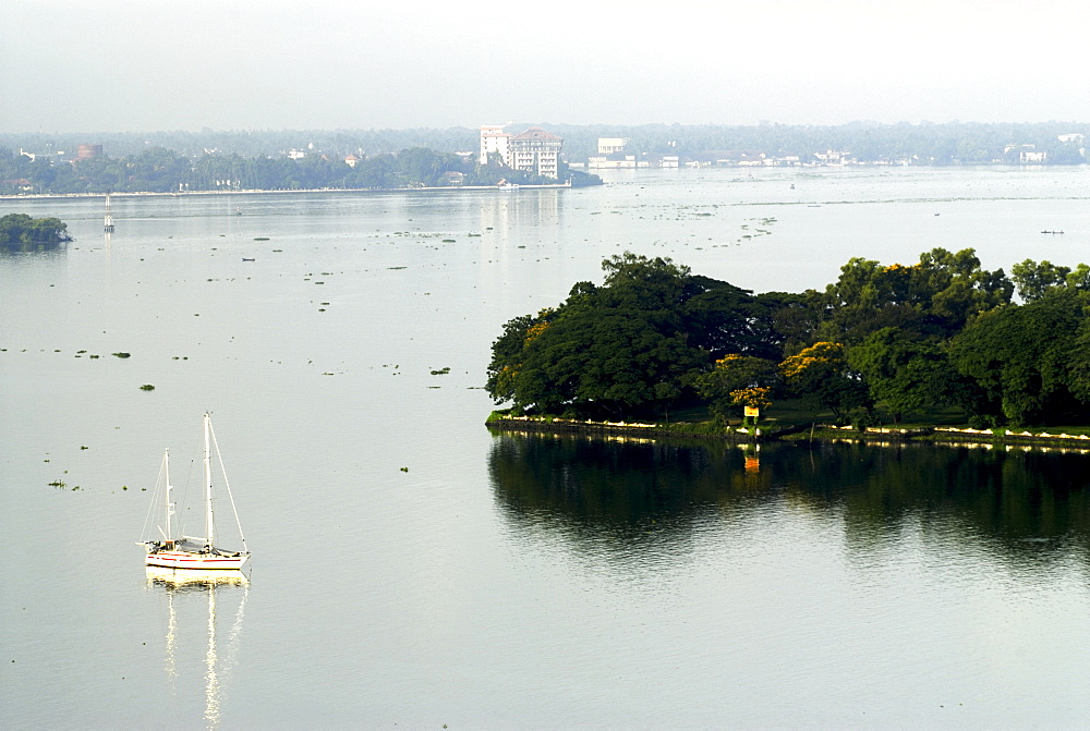 Sailing boat in Vembanad Lake, Kochi, Kerala, India, Asia