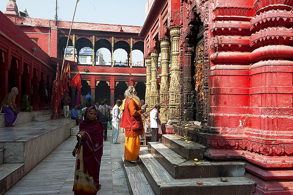 Hindu pilgrim dressed in saffron and red, visiting the Durga Mandir, one of the most famous temples in Varanasi, Uttar Pradesh, India, Asia