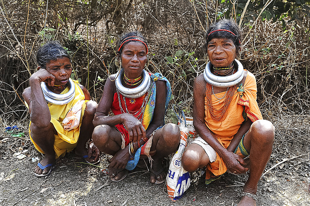 Godaba tribeswomen with traditional steel necklaces on their way home from the weekly tribal market, Onukadelli, Odisha, India, Asia