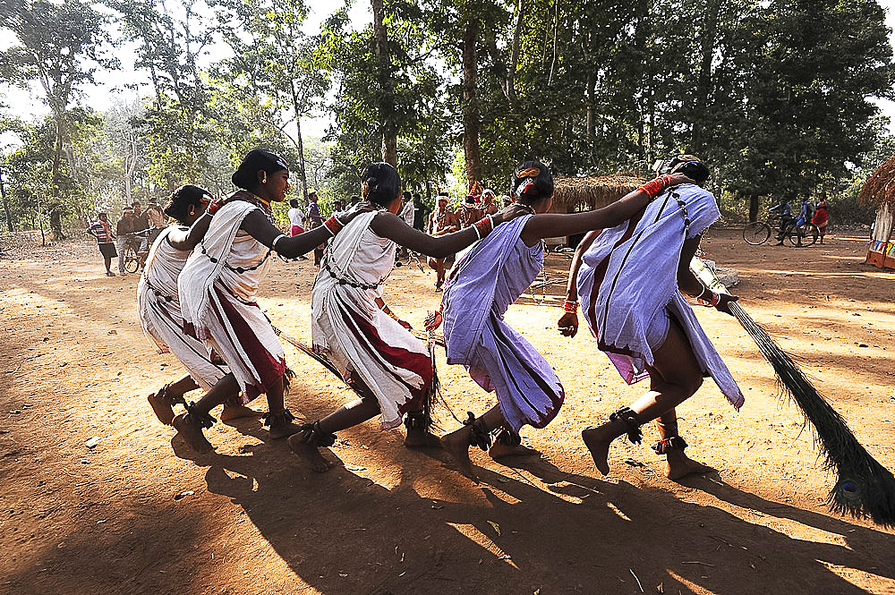 Dhurua tribal men and women performing rare traditional tribal dance to celebrate festival of Shivraatri, Gupteswar, Odisha, India, Asia