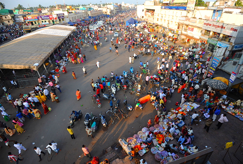 Puri town centre showing main street and market near the Jagannath Temple to Lord Vishnu, Puri, Odisha, India, Asia