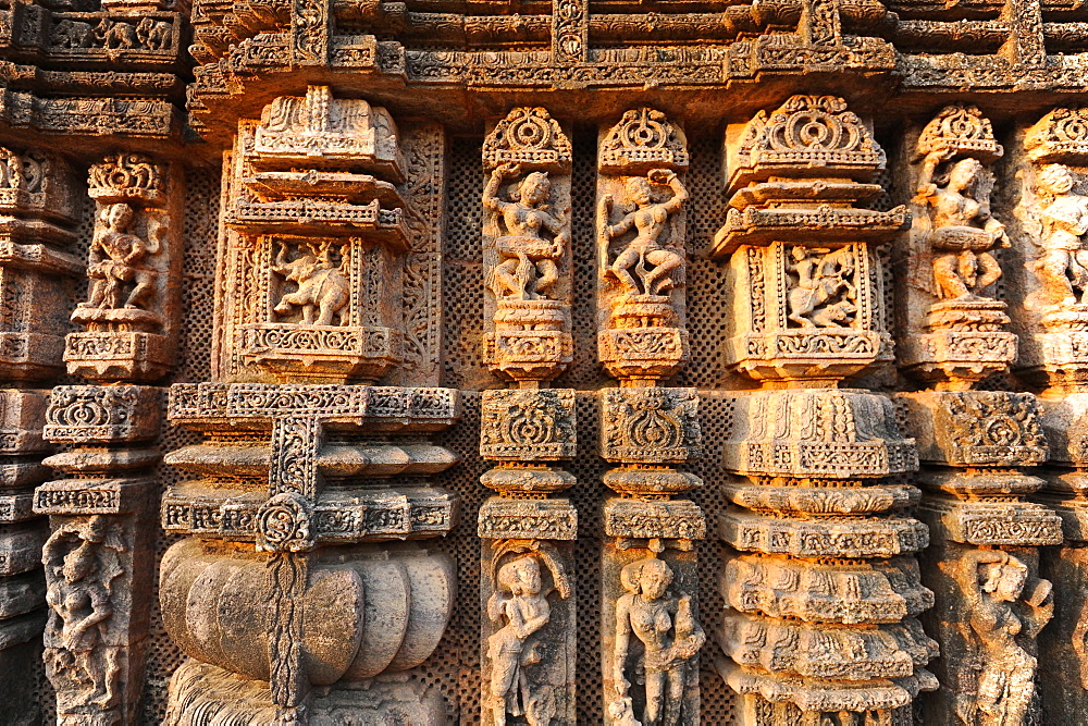 Ornately carved dancers and musicians on the Kalinga style Konark Sun Temple to Surya, UNESCO World Heritage Site, Odisha, India, Asia