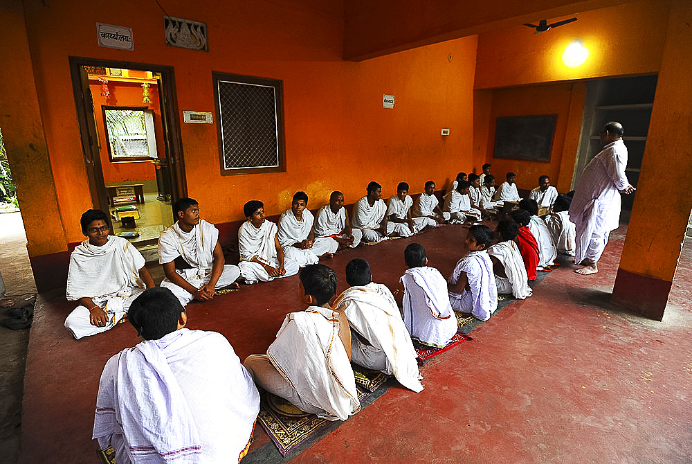 Students at a mantra chanting school in preparation for temple prayer, Puri, Odisha, India, Asia