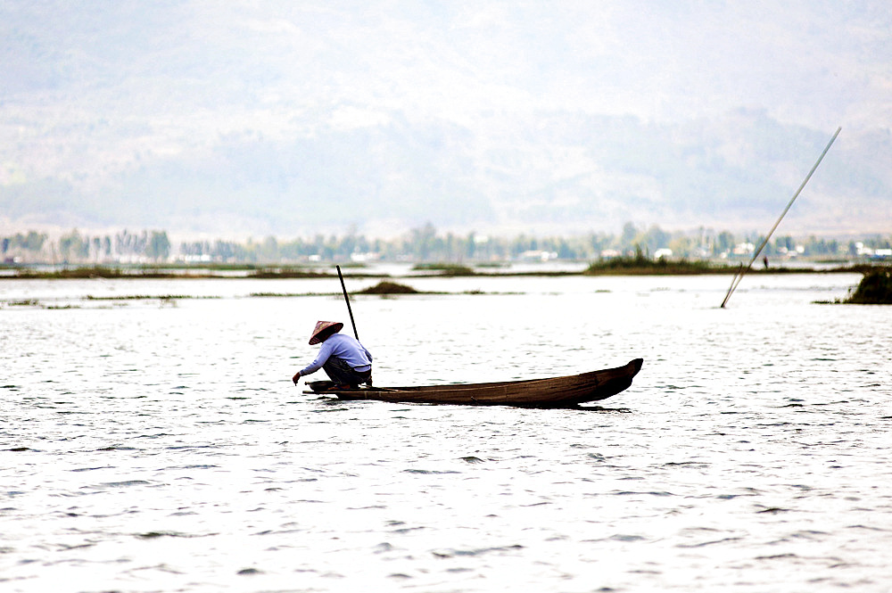 Fisherman on Loktak Lake, the largest freshwater lake in NE India, Moirang, Manipur, India, Asia