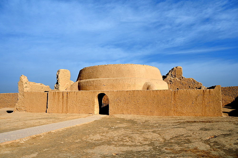 Mosque in the ruined ancient Silk Road oasis city of Gaochang, Taklamakan desert, Xinjiang, China, Asia