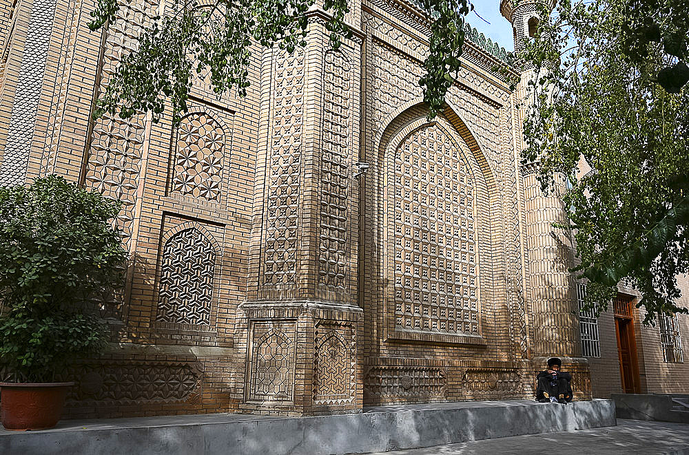 Man outside ornate mosque in city centre, Hotan, Xinjiang, China, Asia