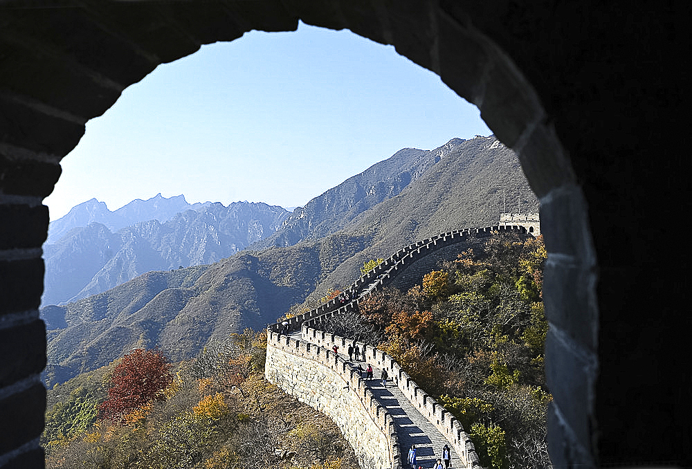 View through sentry post window, Great Wall of China, built 1368, Mutianyu section, UNESCO World Heritage Site, Beijing, China, Asia