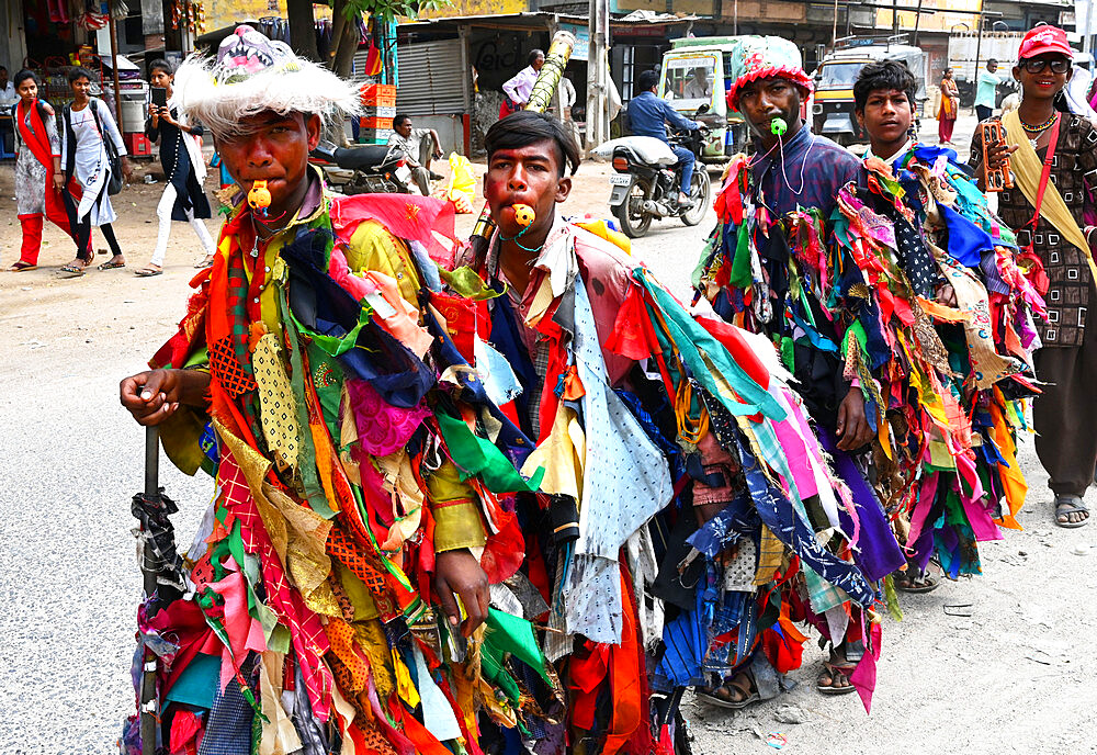 Adivasi villagers celebrating Holi by dressing up in colourful rags and visiting other villages, Gujarat, India, Asia