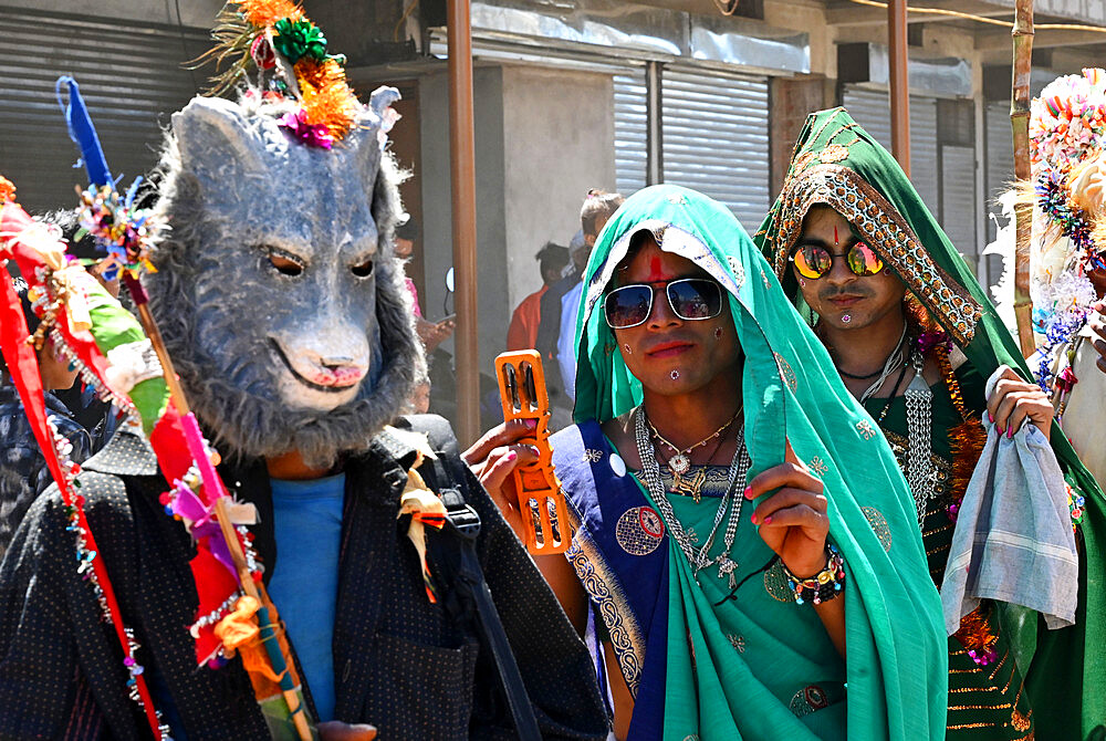 Adivasi tribal men dressed as women and animals to celebrate Holi festival, Kavant, Gujarat, India, Asia