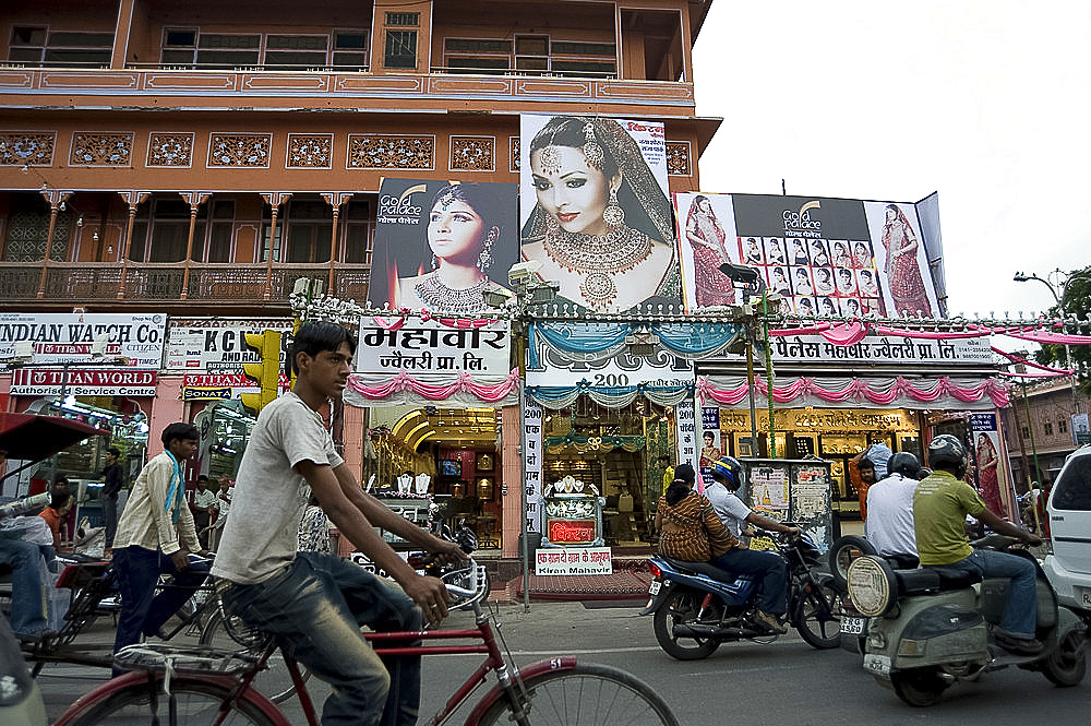 Traffic in Jaipur city centre at Diwali time, Jaipur, Rajasthan, India, Asia