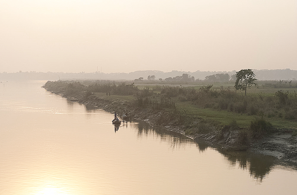 Early morning light at sunrise on the River Hugli (River Hooghly), rural West Bengal, India, Asia