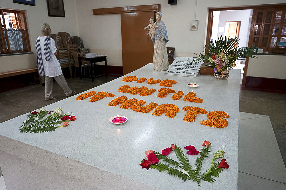 The day's selected thought spelled out in marigolds on the tomb of Mother Theresa, Kolkata, West Bengal, India, Asia