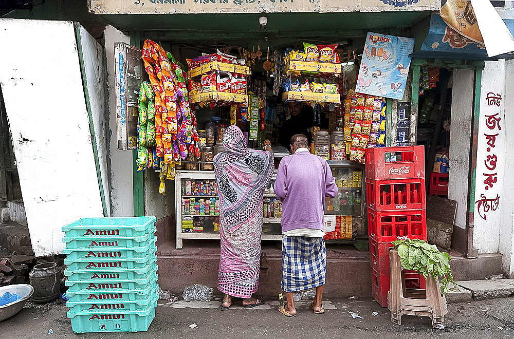 Man and woman shopping at local shop in Kumartuli district of Kolkata, West Bengal, India, Asia