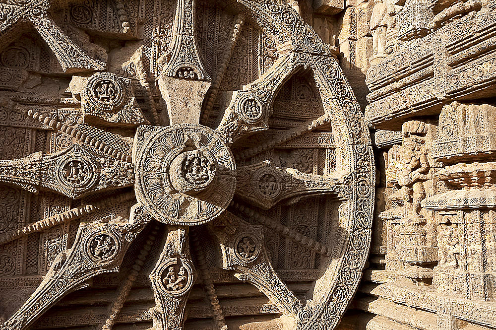 Carved chariot wheel on the wall of the 13th century Konarak Sun temple, built as the chariot of Surya the Sun god, UNESCO World Heritage Site, Konarak, Orissa, India, Asia