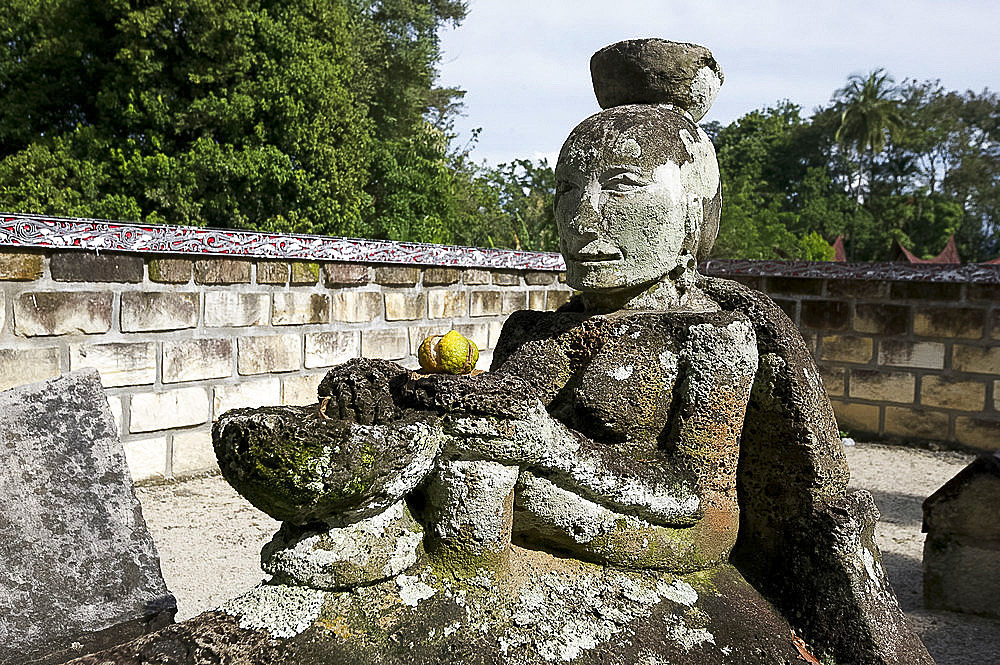 Stone tomb of Anting Malela Boru Sinaga, bowl on her head as a sign of her betrothal to the King, Tomuk, Samosir Island, Sumatra, Indonesia, Southeast Asia, Asia