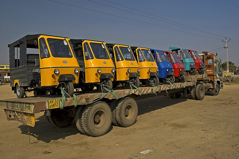 New tuc tuc rickshaws being transported from the factory to the city, Ajmer district, Rajasthan, India, Asia