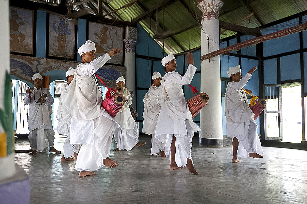 Gayan Bayan (musicians and singers) performance by Hindu bhakat (monks) at the Uttar Kamalabari Hindu monastery, Majuli Island, Assam, India, Asia