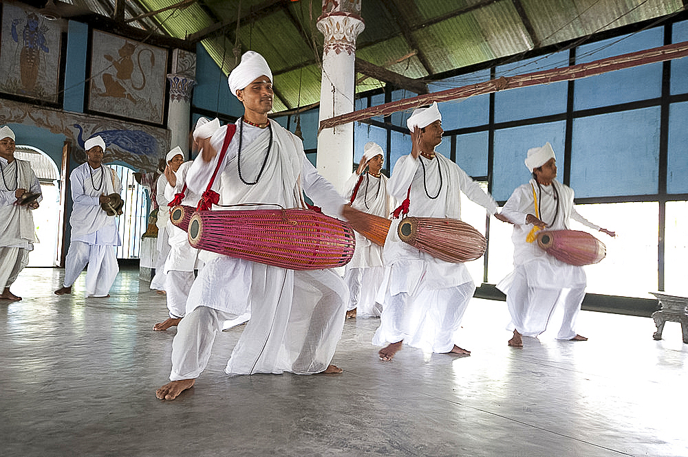 Gayan Bayan (musicians and singers) performance by Hindu bhakat (monks) at the Uttar Kamalabari Hindu monastery, Majuli Island, Assam, India, Asia