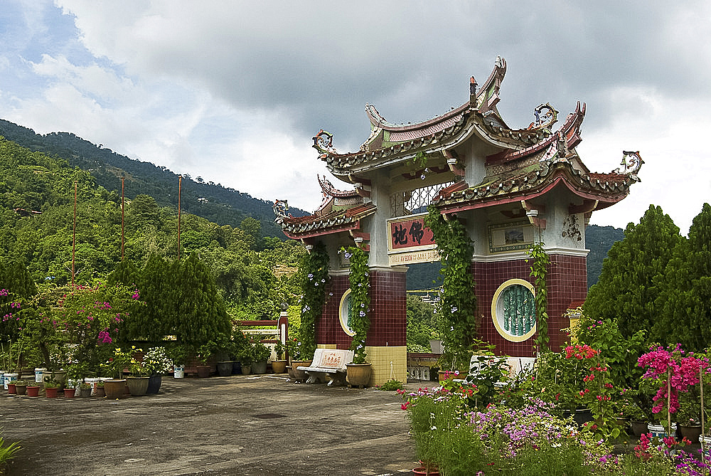 Gateway in the grounds of Kek Lok Si Buddhist temple, Air Itam, Georgetown, Penang, Malaysia, Southeast Asia, Asia