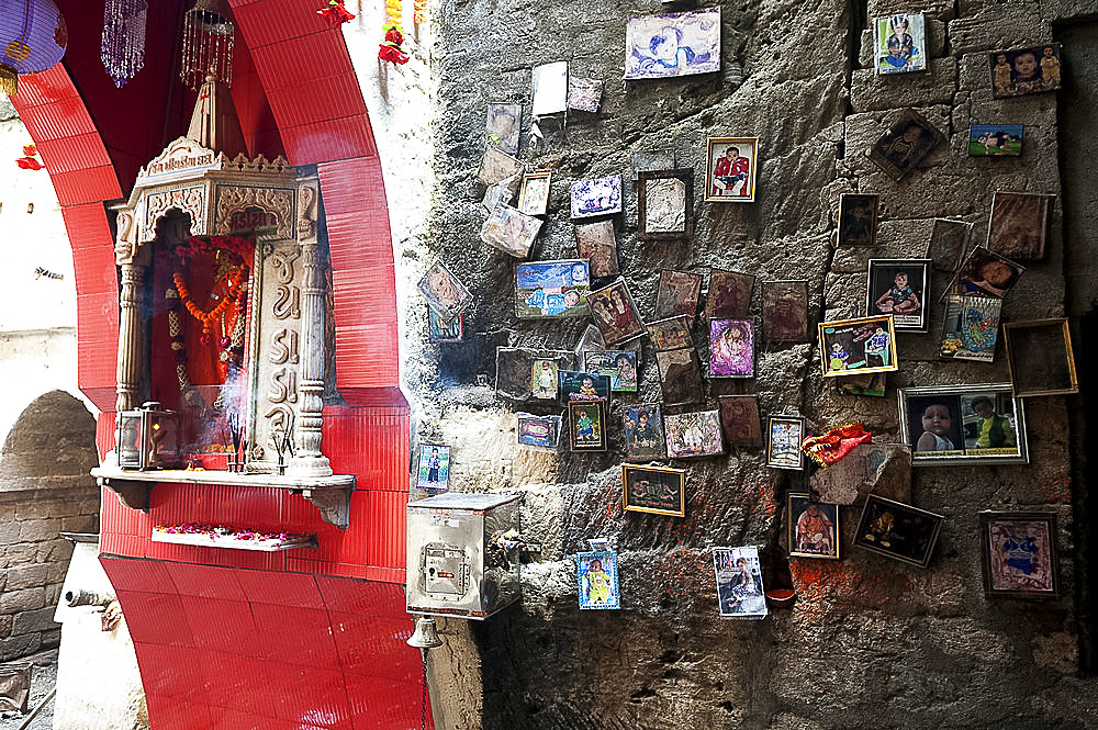 Hindu shrine for parents praying for children at the entrance to Upperkot Fort, Junagadh, Gujarat, India, Asia