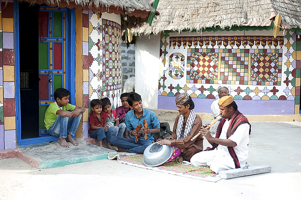 Village musicians, instruments made from metal bowl and terracotta water pot, pipe and cymbals, Bhirindiara, Kachchh, Gujarat, India, Asia