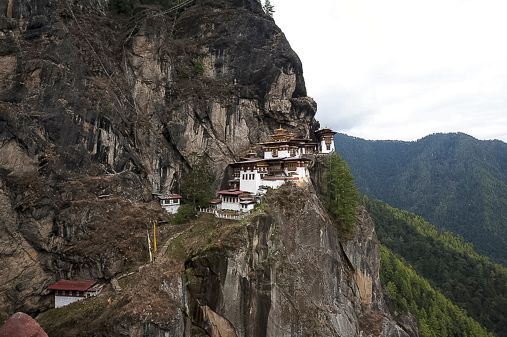 Taktsang Palphug Monastery (Tiger's Nest monastery), a prominent sacred Buddhist site clinging to rock at 3120 metres, Bhutan, Himalayas, Asia